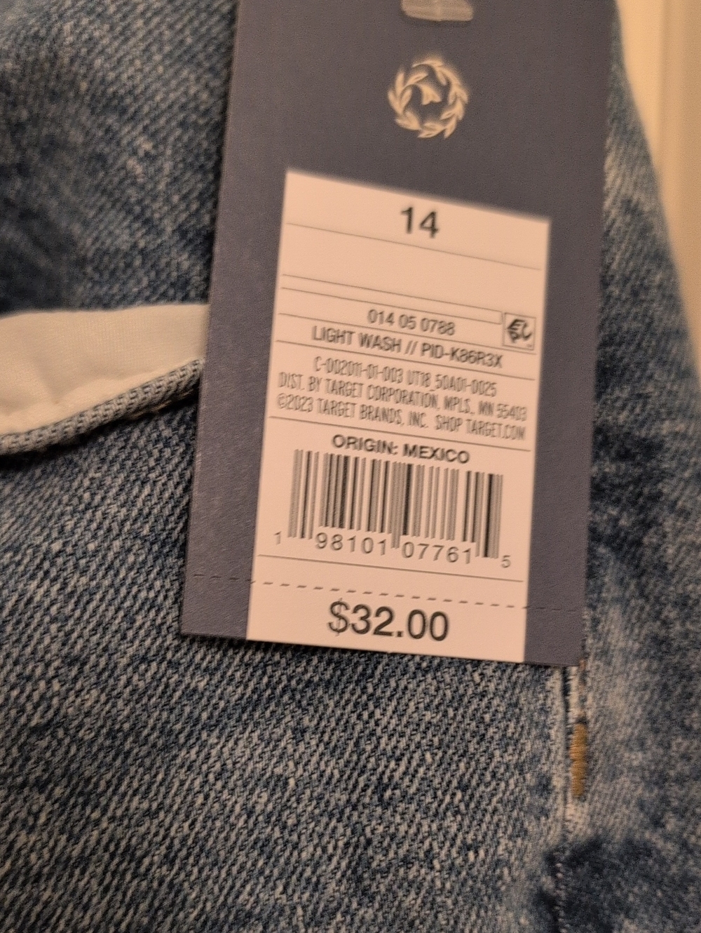 NWT Universal Thread Mid Rise 80's Slim Jeans Light Wash Size 14 - Picture 2 of 7